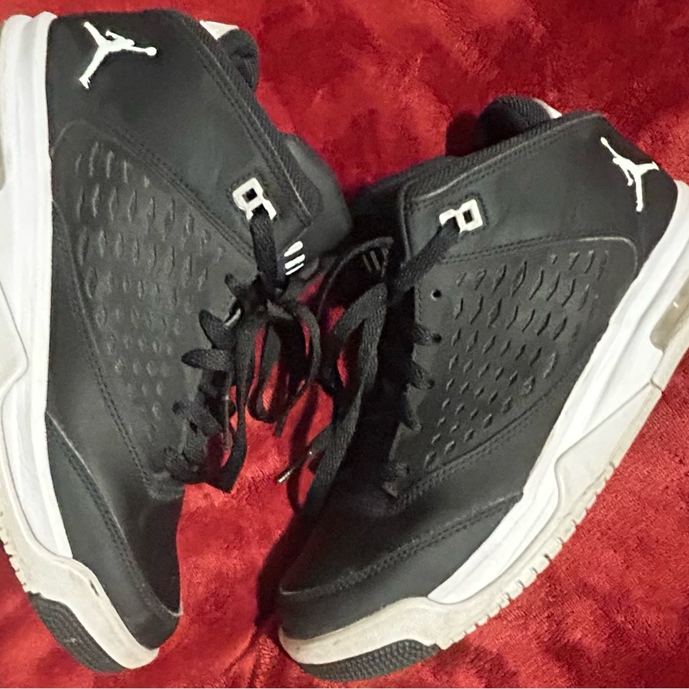 🔆SOLD🔆Jordan Black & White 
Basketball/Athletics  
w/Textured Upper